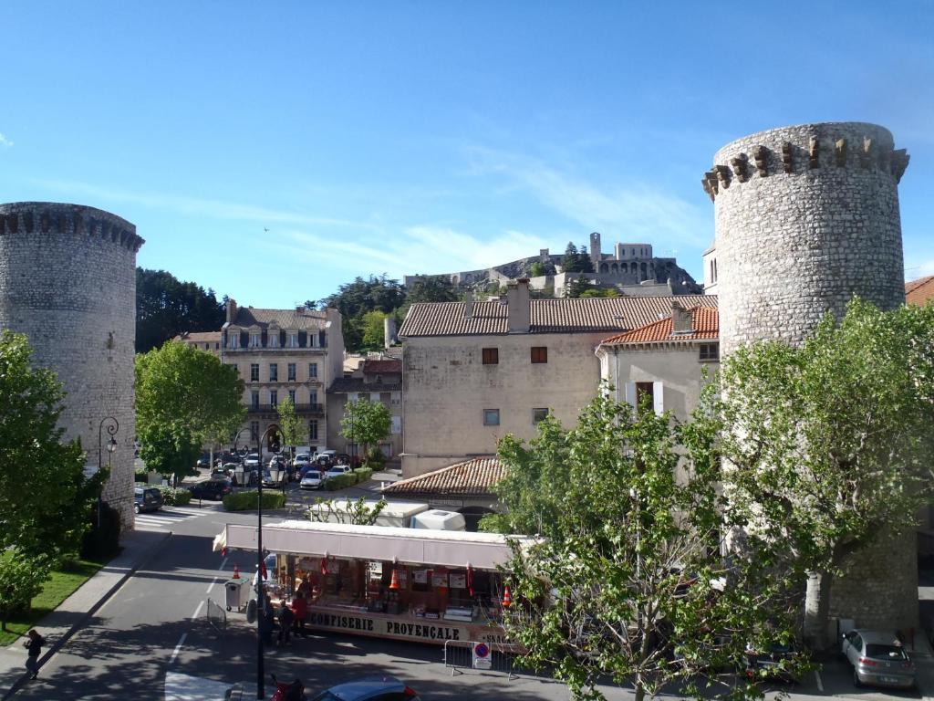 Hotel Grand Du Cours 3*